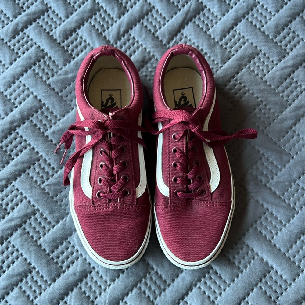 Vans burgundy tie shoes